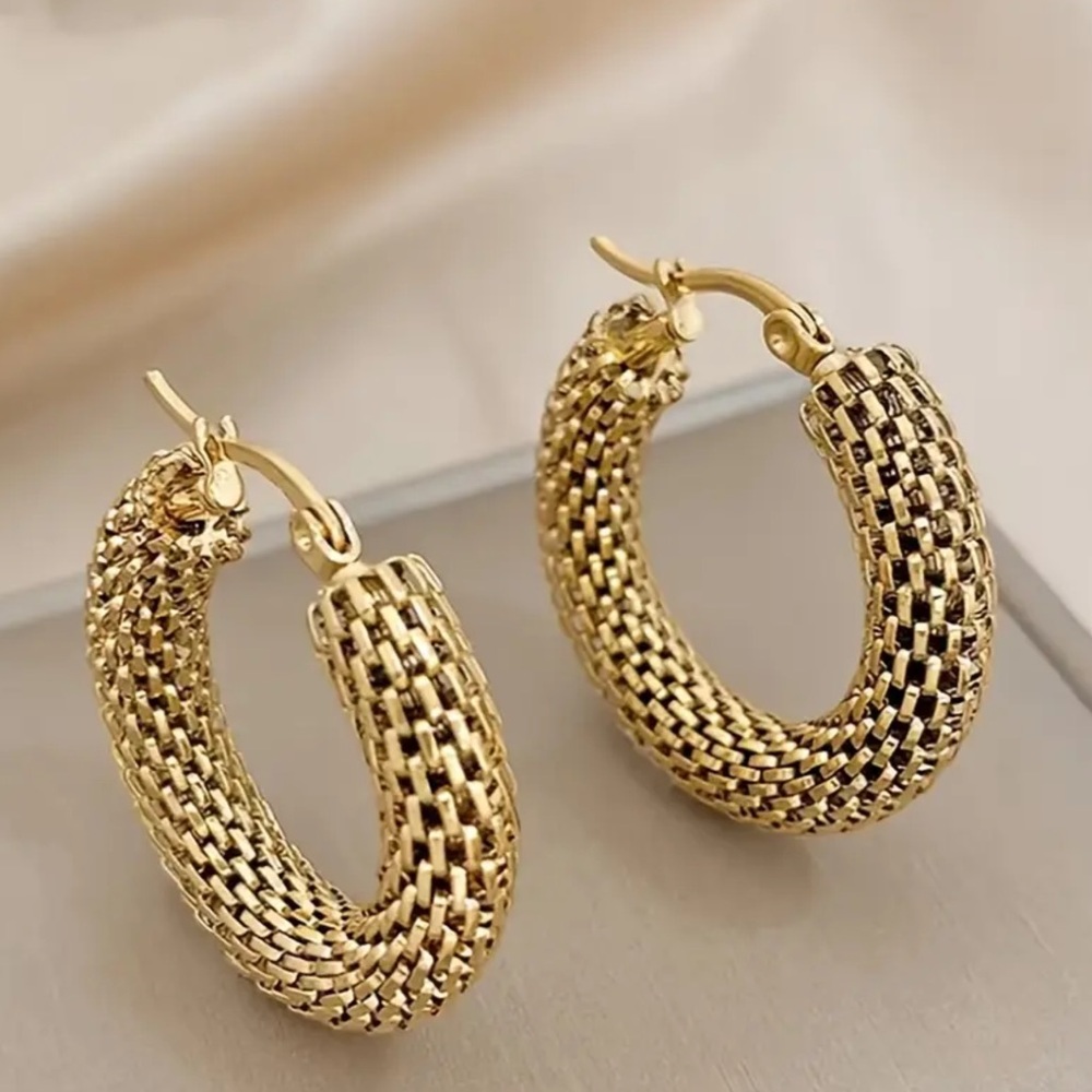 ⭐️Antique Gold  Classic textured woven Hoop Earrings
